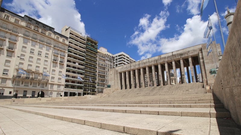 The Monumento Nacional a la Bandera steps and colonnade — Rosario, Argentina