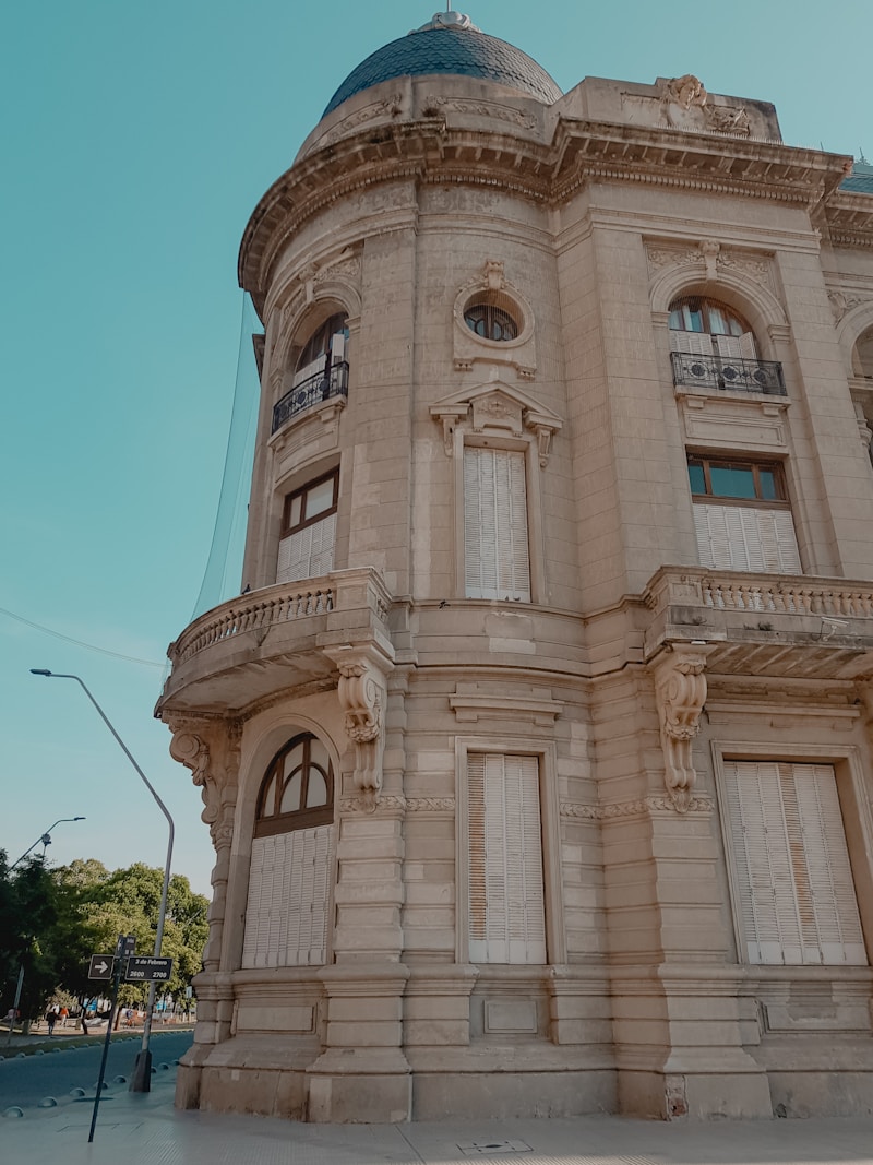 Ornate colonial building with curved dome and balconies — Santa Fe, Argentina